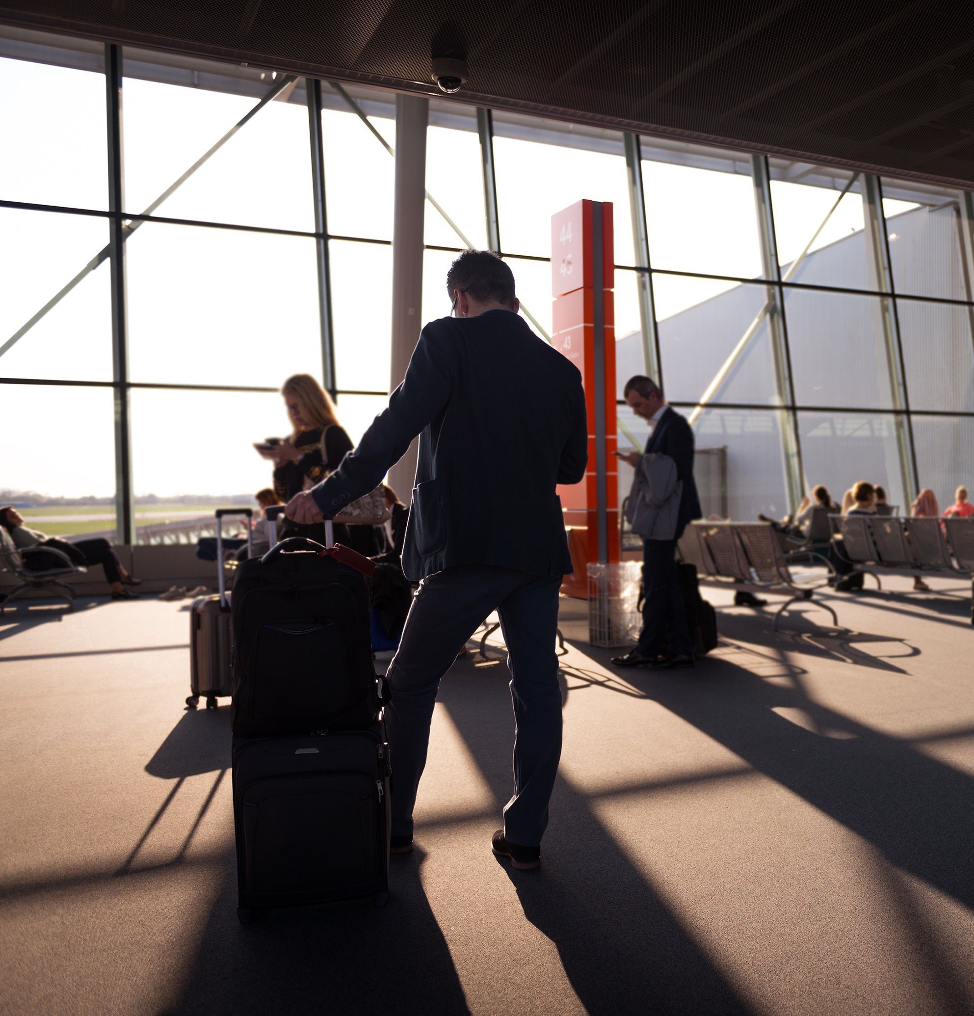 Homem no aeroporto